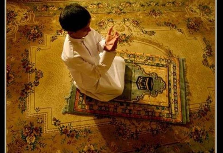 
<span>وشاب نشأ في عبادة الله</span>
