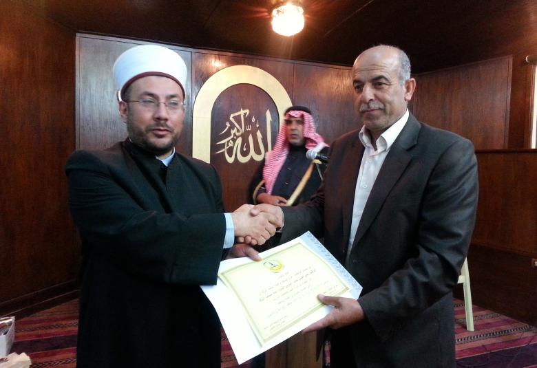 
<span>وسطية السلط تخرج دورة ختمة المصحف الشريف </span>
