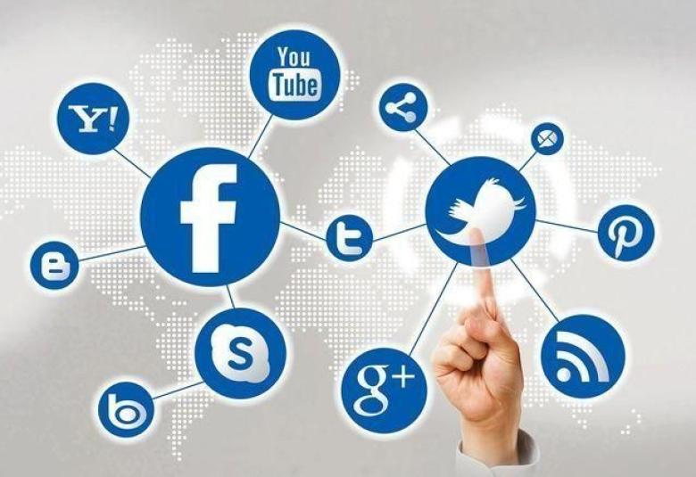 
<span>“فأمّا الذين في قلوبهم زيغٌ فيتّبعون ما تشابه منه ابتغاء الفتنة وابتغاء تأويله”</span>
