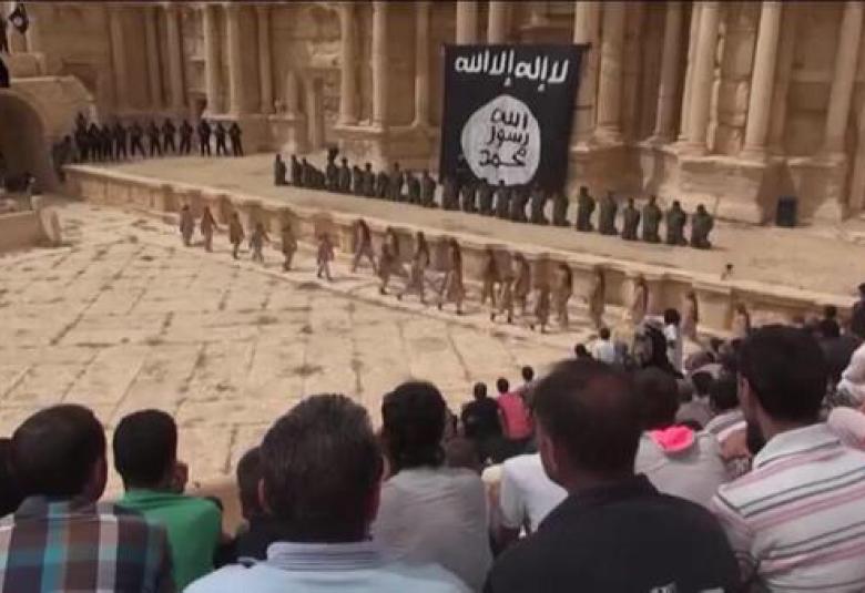 
<span>وهاهي الافاعي الصغيرة تطلق سمومها "أطفال" داعش ينفذون عملية إعدام جماعية في تدمر</span>
