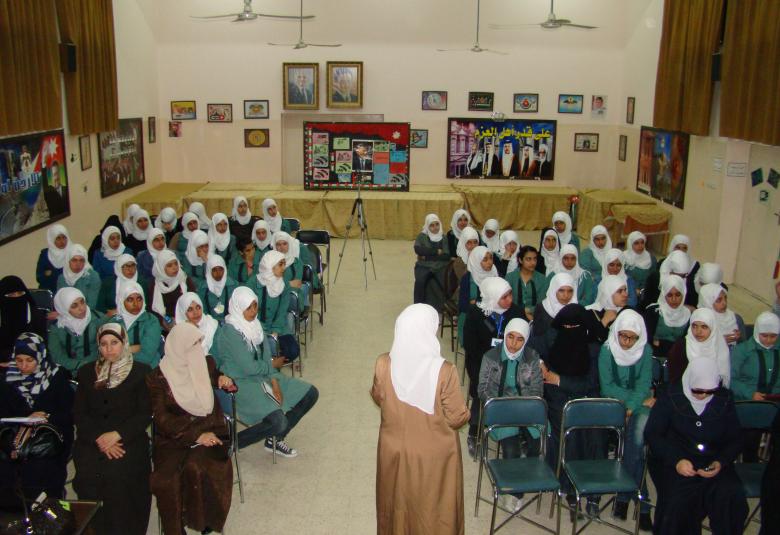 
<span>لجنة المرأة في مدرسة ذات النطاقين</span>

