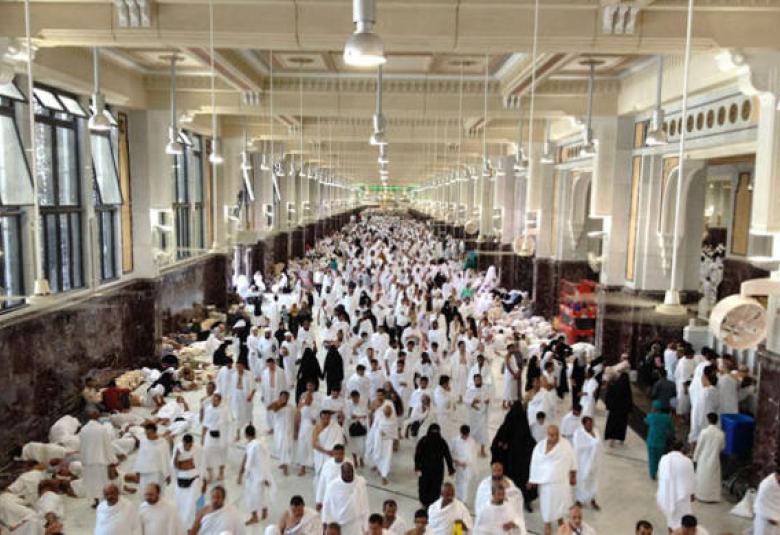 
<span>ماء زمزم.. نبع بالسعي والأخذ بالأسباب!</span>
