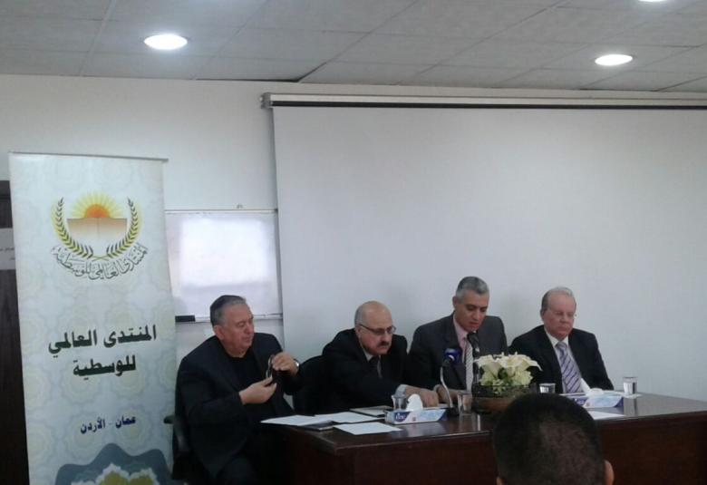 
<span>استمراراً لسياسته في نشر الفكر الوسطي والاعتدال عقد المنتدى العالمي للوسطية ندوة تحت عنوان " مهمات الاعلام في التصدي للغلو والتطرف" </span>
